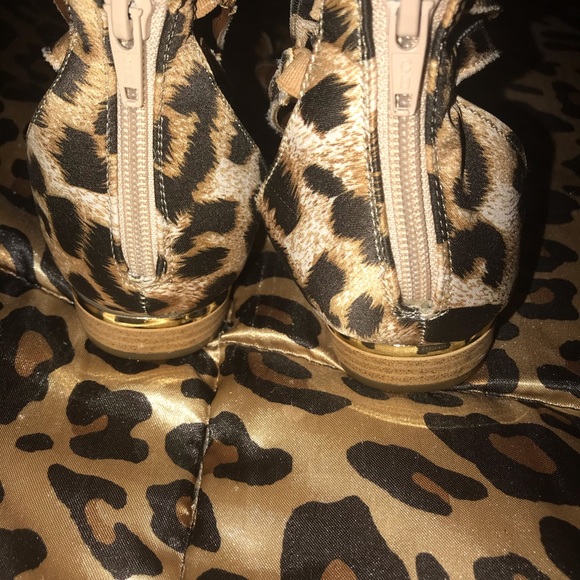 Ladies Shoes - Picture 2 of 3